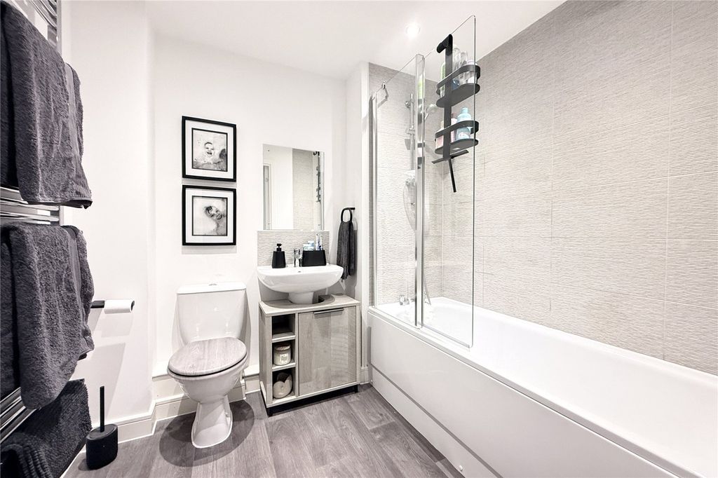 Additional image 7 of 2 bed flat for saleHotham Drive, Binfield, Bracknell RG42
