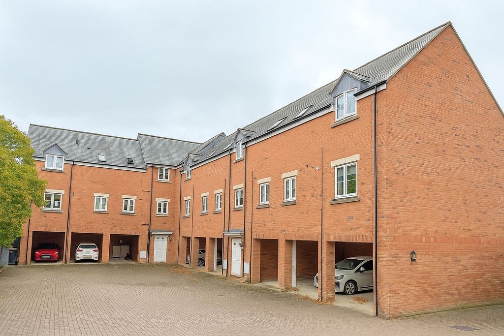 2 bed flat for saleVinescroft, Staverton, Trowbridge BA14