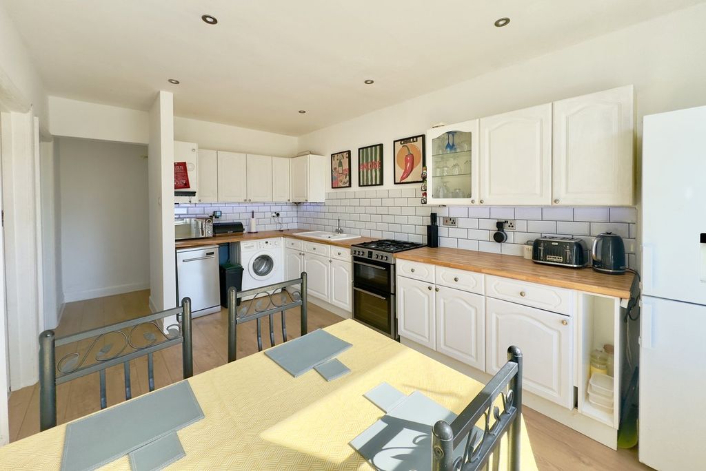 Additional image 8 of 2 bed flat for saleStrouden Avenue, Queens Park, Bournemouth BH8