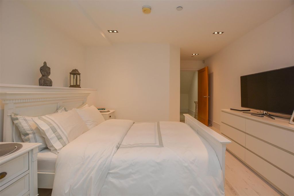 Additional image 8 of 2 bed flat for saleThe Galleries, Warley, Brentwood CM14