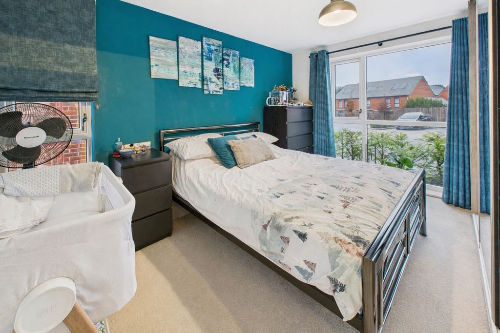 Additional image 4 of 2 bed flat for saleLouisburg Avenue, Bordon, Hampshire GU35