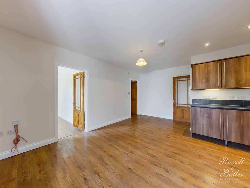 Additional image 4 of 2 bed flat for saleWest Street, Buckingham, Buckinghamshire MK18