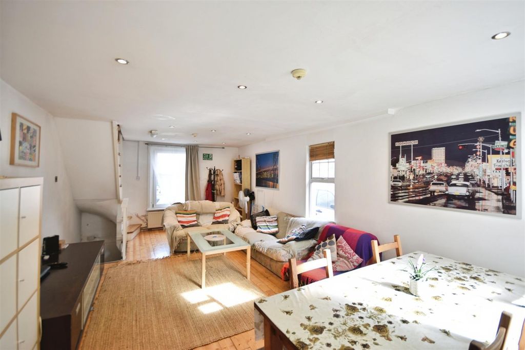 Additional image 3 of 5 bed semi-detached house for saleNew Road, Brentford TW8