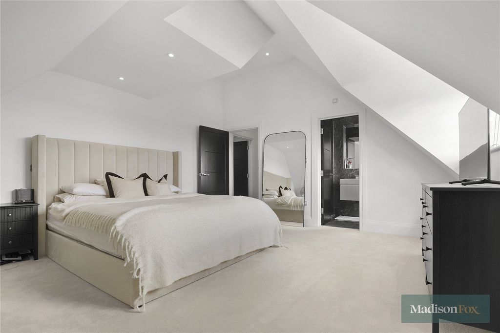 Additional image 14 of 3 bed flat for saleManor Road, Chigwell, Essex IG7