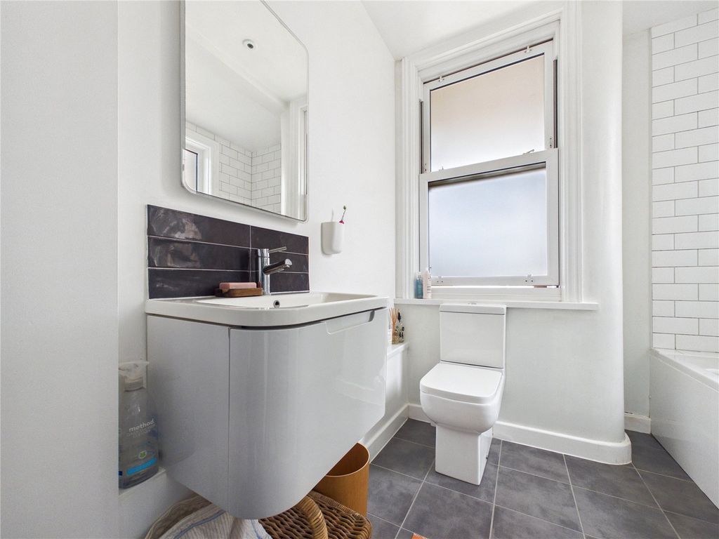 Additional image 18 of 2 bed flat for saleHamilton Gardens, Felixstowe, Suffolk IP11
