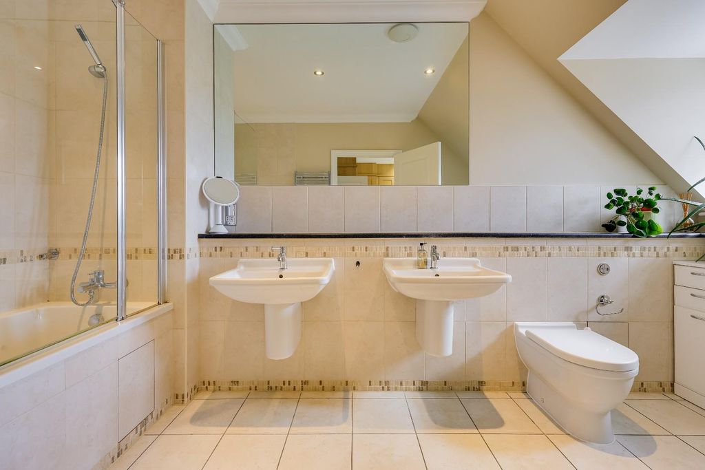 Additional image 10 of 2 bed flat for sale193 Huntingdon Road, Cambridge CB3