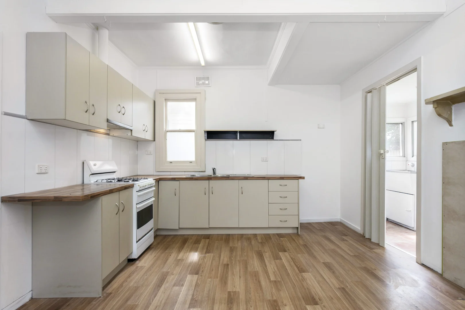 87 Main Road, Hepburn Springs VIC 3461 photo 2