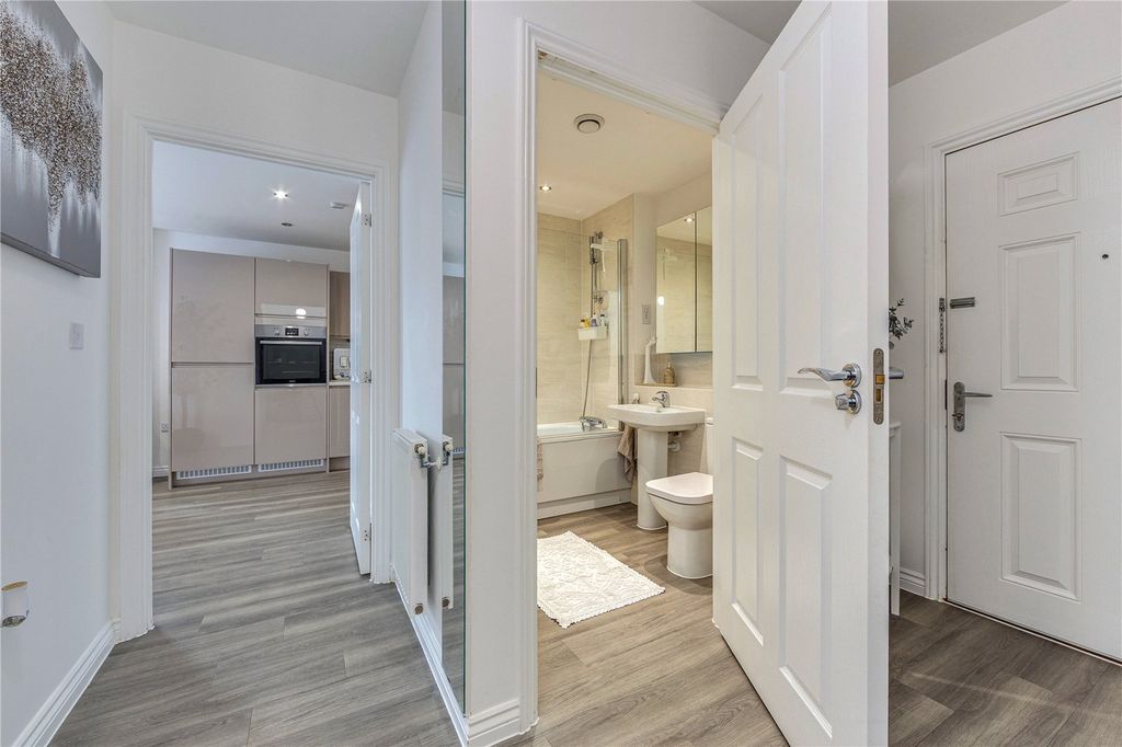 Additional image 9 of 2 bed flat for saleElstree Way, Borehamwood, Hertfordshire WD6