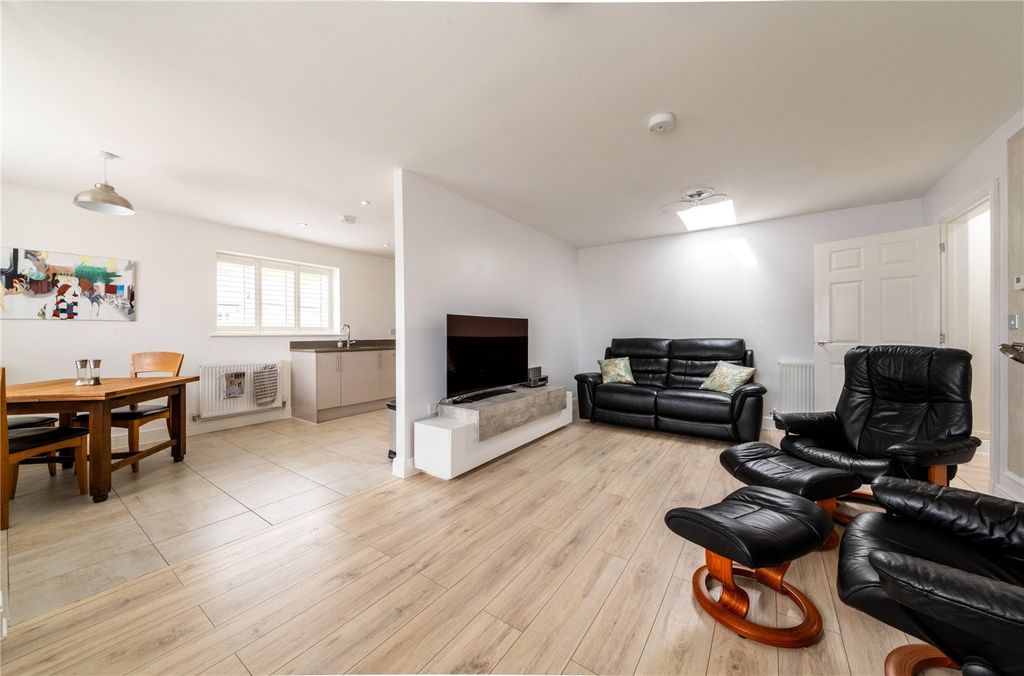 2 bed flat for saleDuffield Lane, Bradford-On-Avon BA15 photo 2