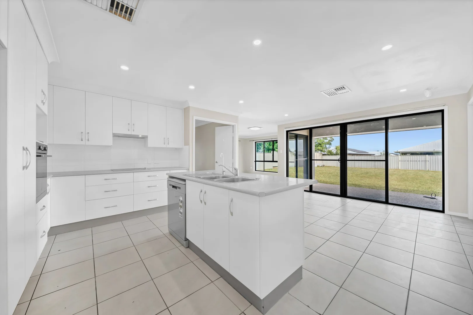 Additional image 2 of 43 Mayfair Drive, Emerald QLD 4720