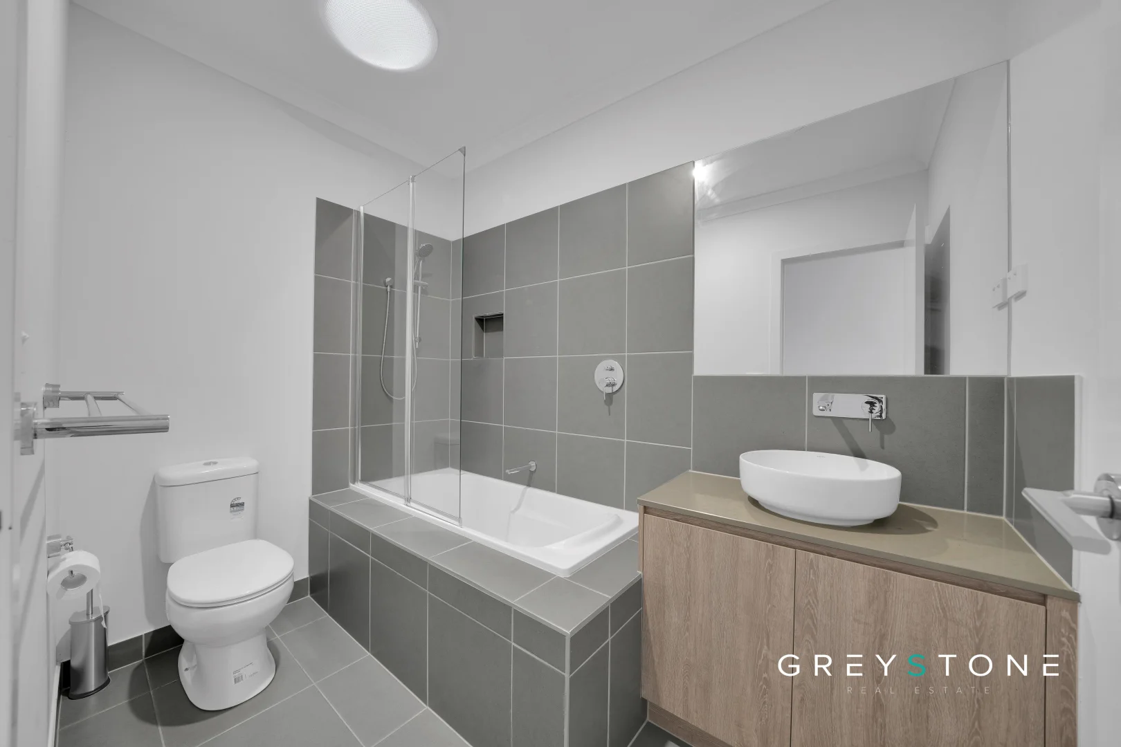 13 Broad Road, Fraser Rise VIC 3336 photo 4