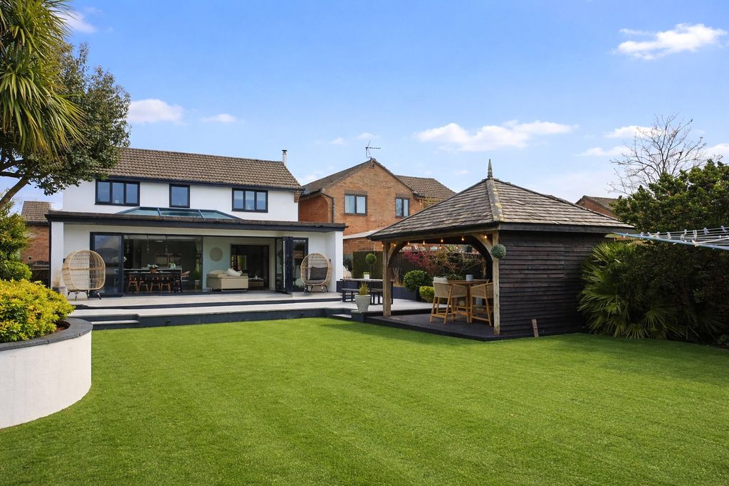 Additional image 2 of 4 bed detached house for saleLarch Close, Newton, Porthcawl CF36