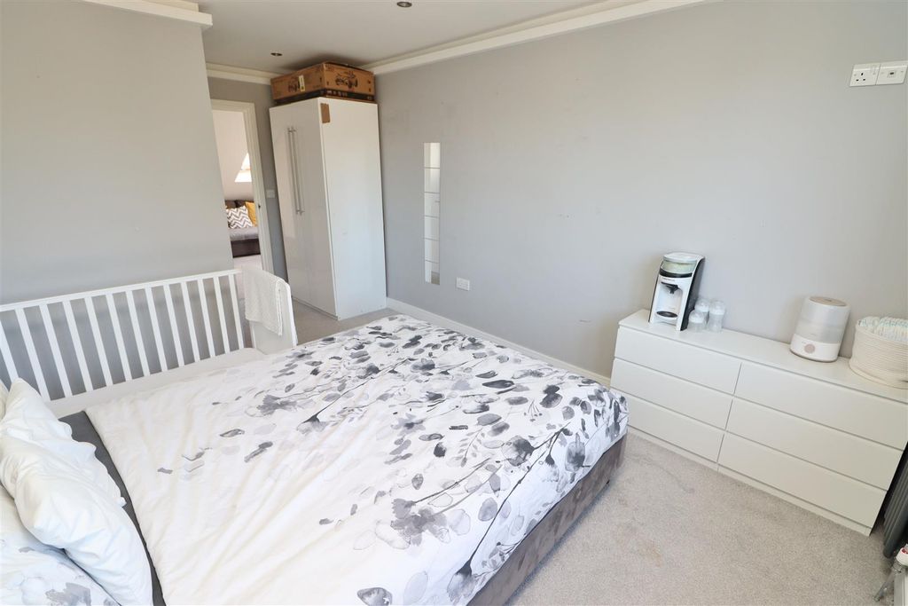 Additional image 30 of 5 bed semi-detached house for saleStanborough Avenue, Borehamwood WD6