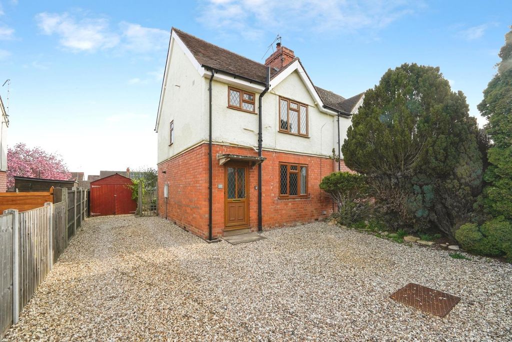 3 bed semi-detached house for saleBibsworth Avenue, Broadway, Worcestershire WR12