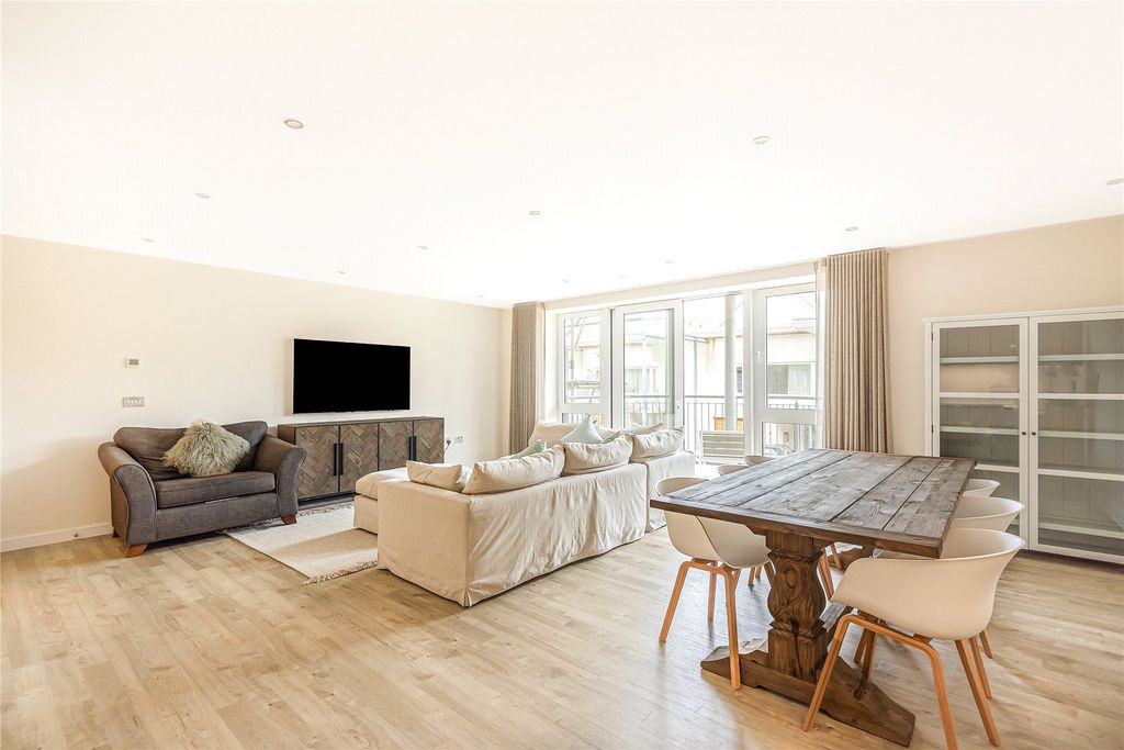 Additional image 4 of 2 bed flat for saleAlmansa Way, Lymington, Hampshire SO41