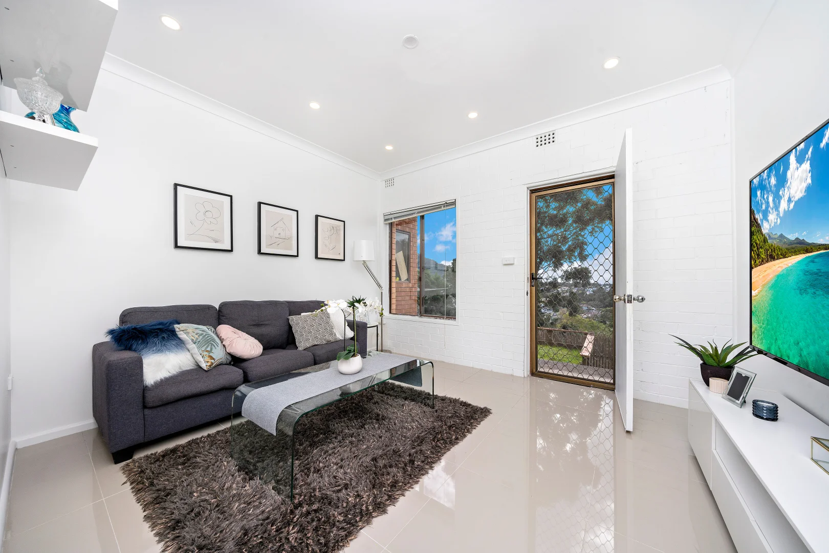 64a Bellevue Rd, Figtree NSW 2525 photo 2