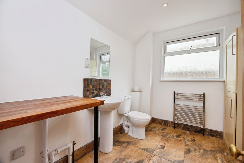 Additional image 8 of 1 bed flat for saleWestern Terrace, Bodmin, Cornwall PL31