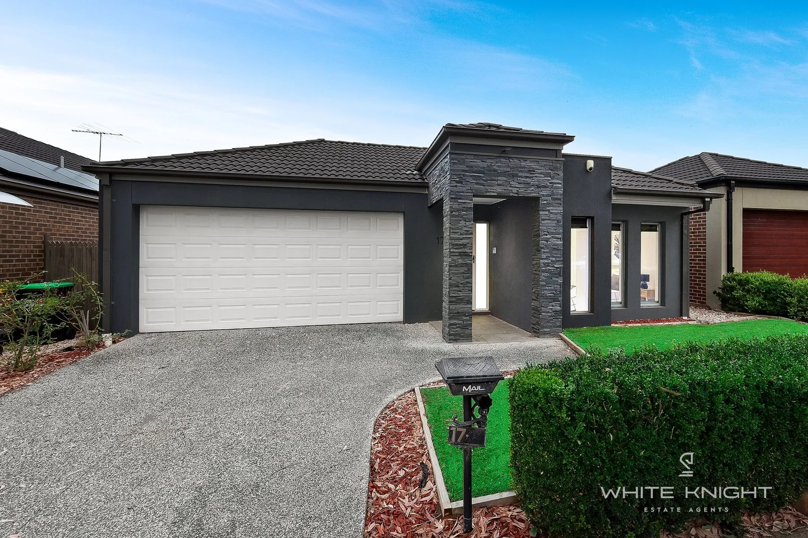 17 Derwent Close, Caroline Springs VIC 3023