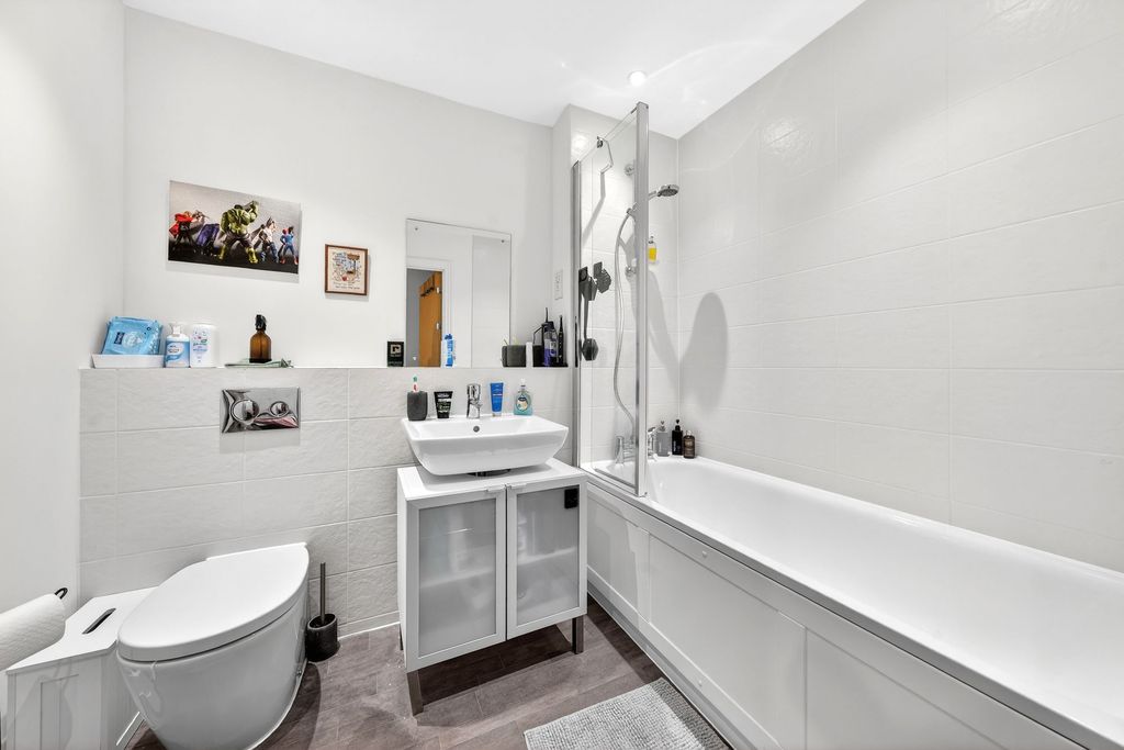 Additional image 6 of 2 bed flat for saleStudio Way, Borehamwood WD6