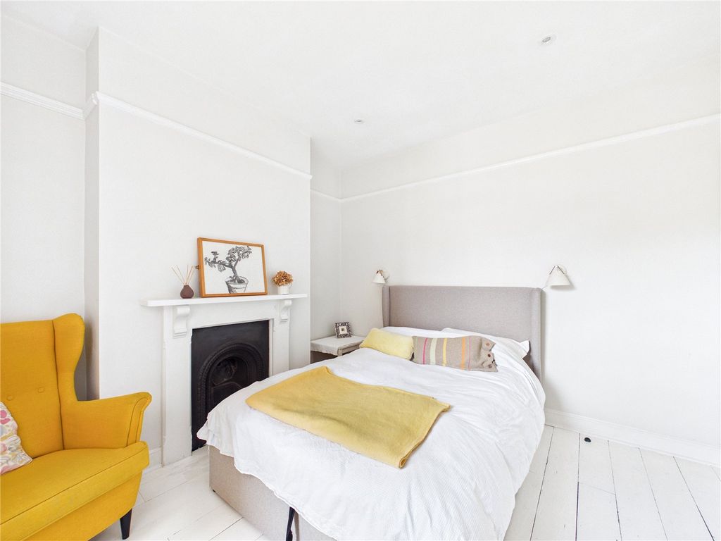 Additional image 14 of 2 bed flat for saleHamilton Gardens, Felixstowe, Suffolk IP11