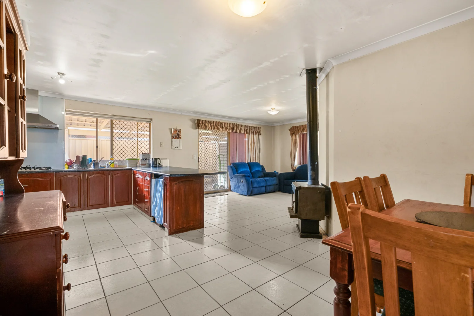 16 Senegal Grove, Warnbro WA 6169 photo 2