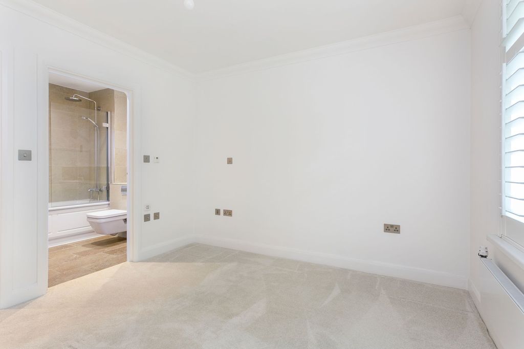 Additional image 4 of 2 bed flat for saleAscot Corner, Ascot SL5