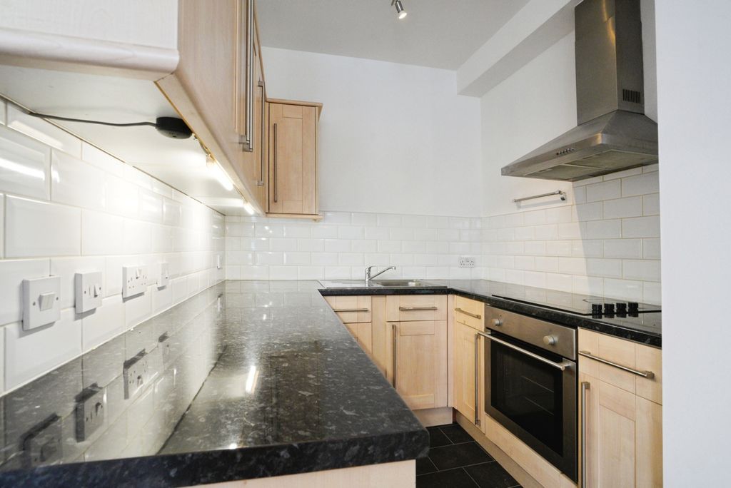 Additional image 2 of 1 bed flat for saleCrinnicks Hill, Bodmin, Cornwall PL31