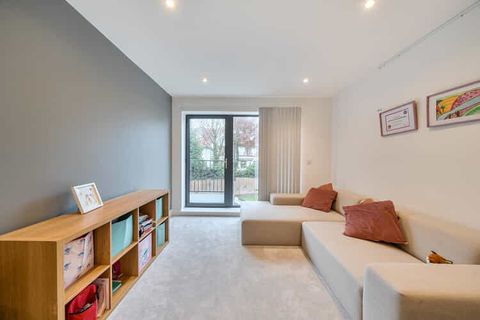 Beagle Close, Barnet, London NW7