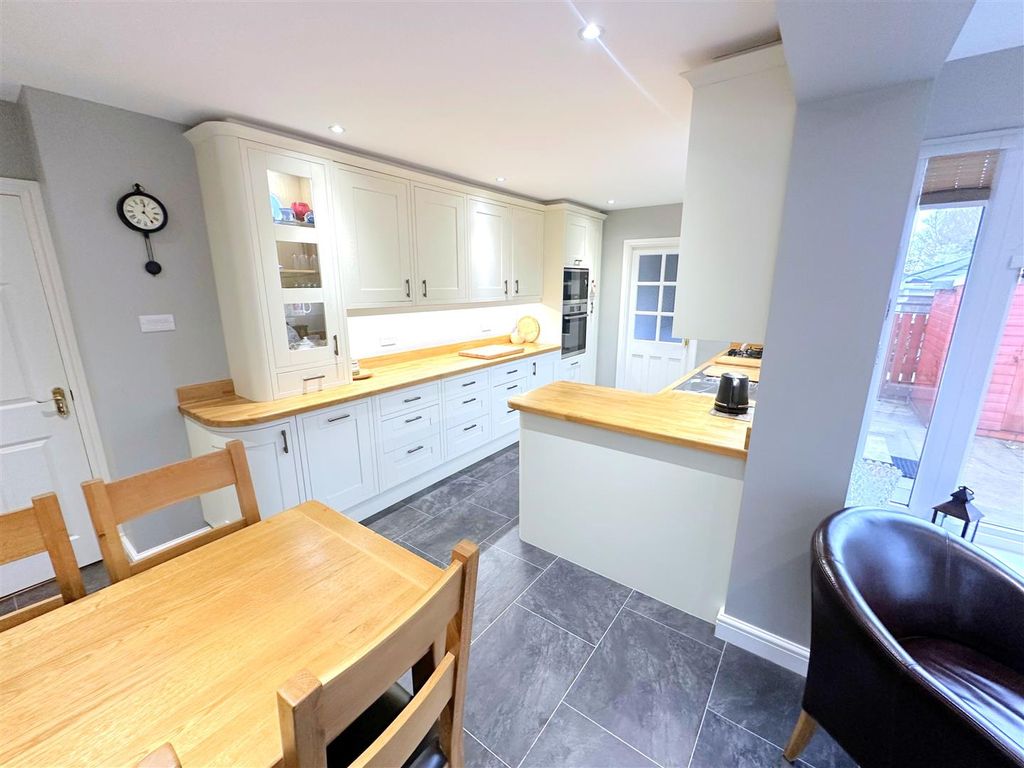 Additional image 5 of 3 bed detached bungalow for saleHoward Gardens, Brampton CA8