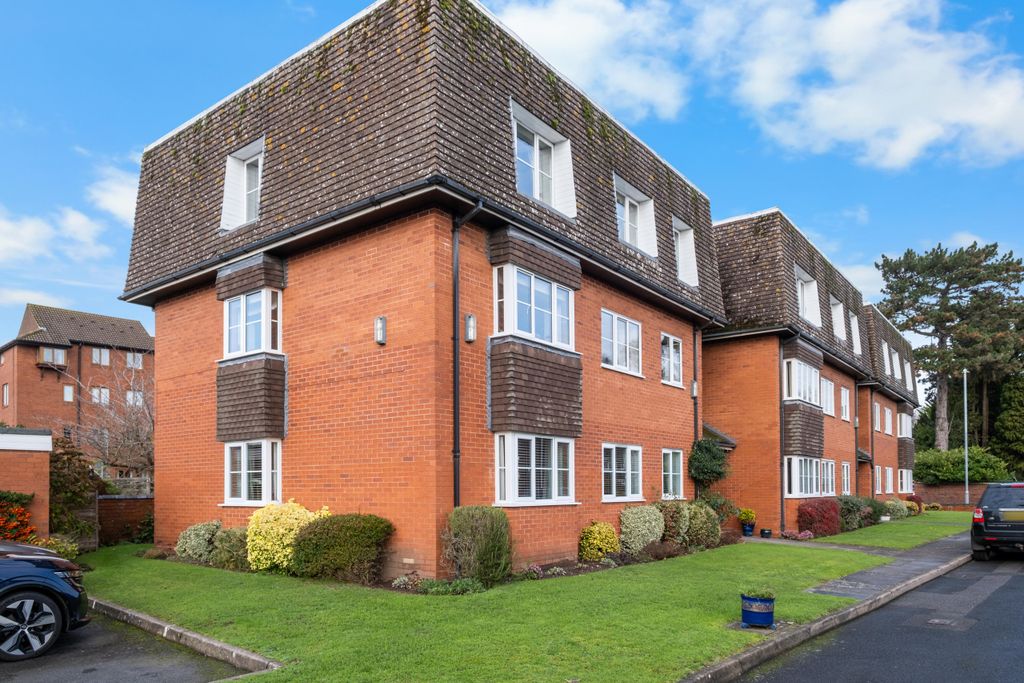2 bed flat for saleFlat 3, Raglan Court, 30 New Road, Bromsgrove B60