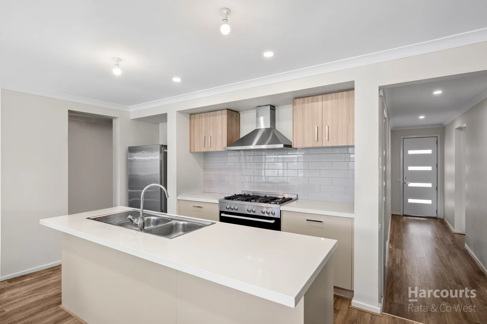 28 Lineker Drive, Deanside VIC 3336 photo 2