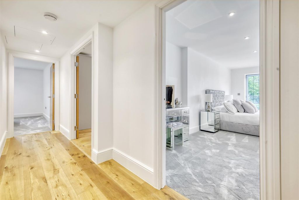 Additional image 16 of 2 bed flat for sale41 Shenfield Road, Shenfield, Brentwood CM15