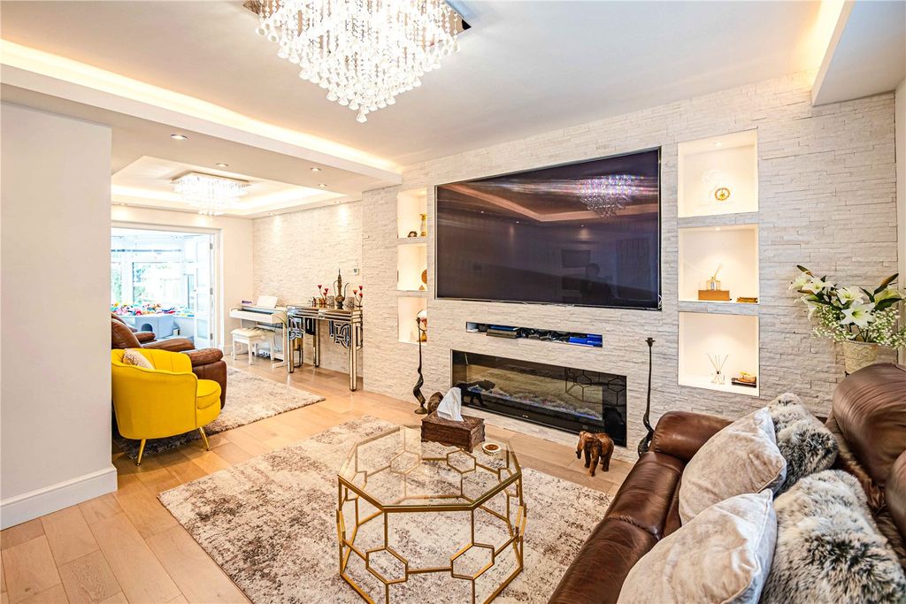 Additional image 4 of 4 bed semi-detached house for saleTheobald Street, Borehamwood, Hertfordshire WD6