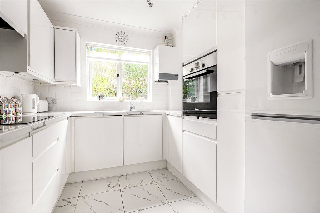 Additional image 10 of 3 bed flat for saleAllum Lane, Elstree, Borehamwood, Hertfordshire WD6