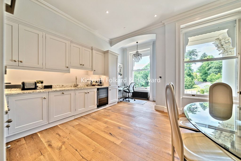 Additional image 3 of 2 bed flat for saleWilloughby Lane, Bromley, Kent BR1