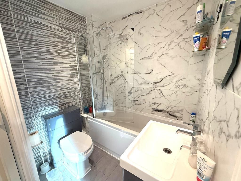 Additional image 4 of 2 bed flat for saleDunraven Avenue, Dallow, Luton, Bedfordshire LU1