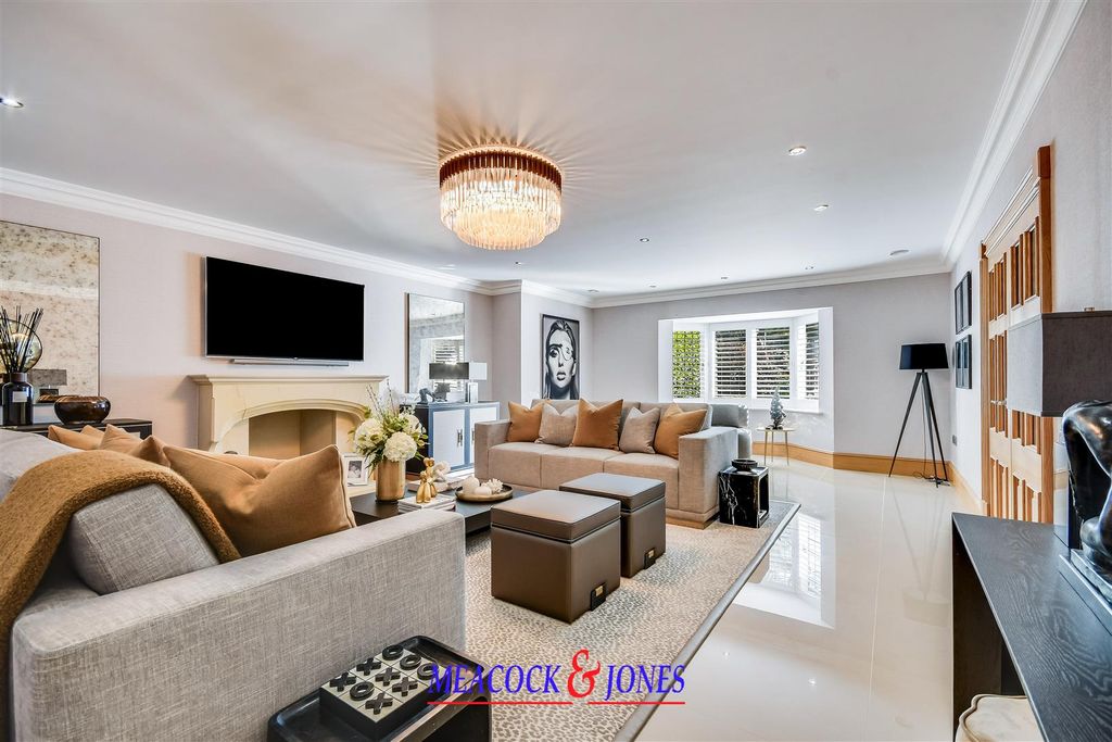Additional image 13 of 6 bed detached house for saleChallacombe Close, Hutton Mount, Brentwood CM13