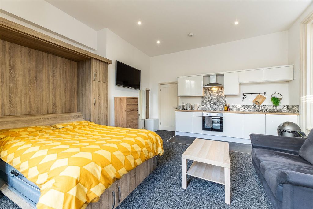 Additional image 4 of 1 bed flat for salePelham Crescent, The Park, Nottingham NG7
