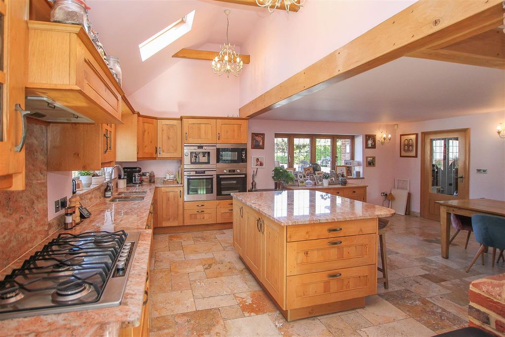 Additional image 11 of 6 bed detached house for saleHay Green Lane, Hook End, Brentwood CM15