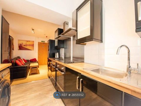 St. Helens Road, Swansea SA1, Room to rent