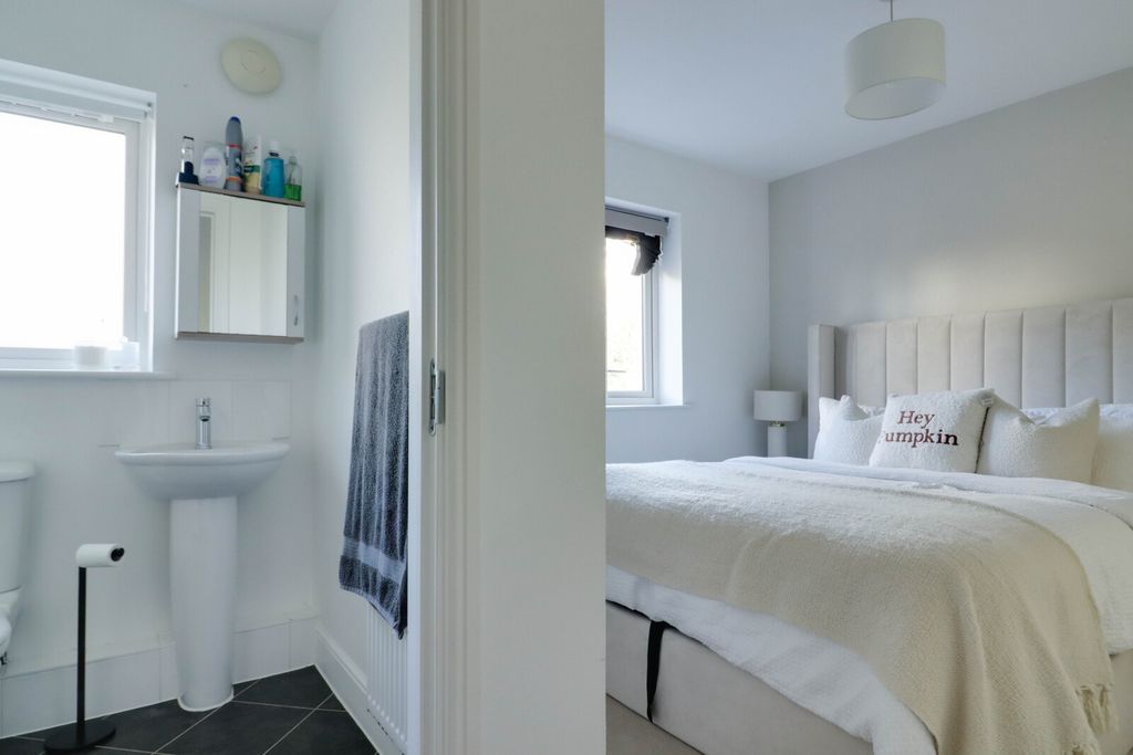 Additional image 3 of 2 bed flat for saleThomas Way, Braintree CM7
