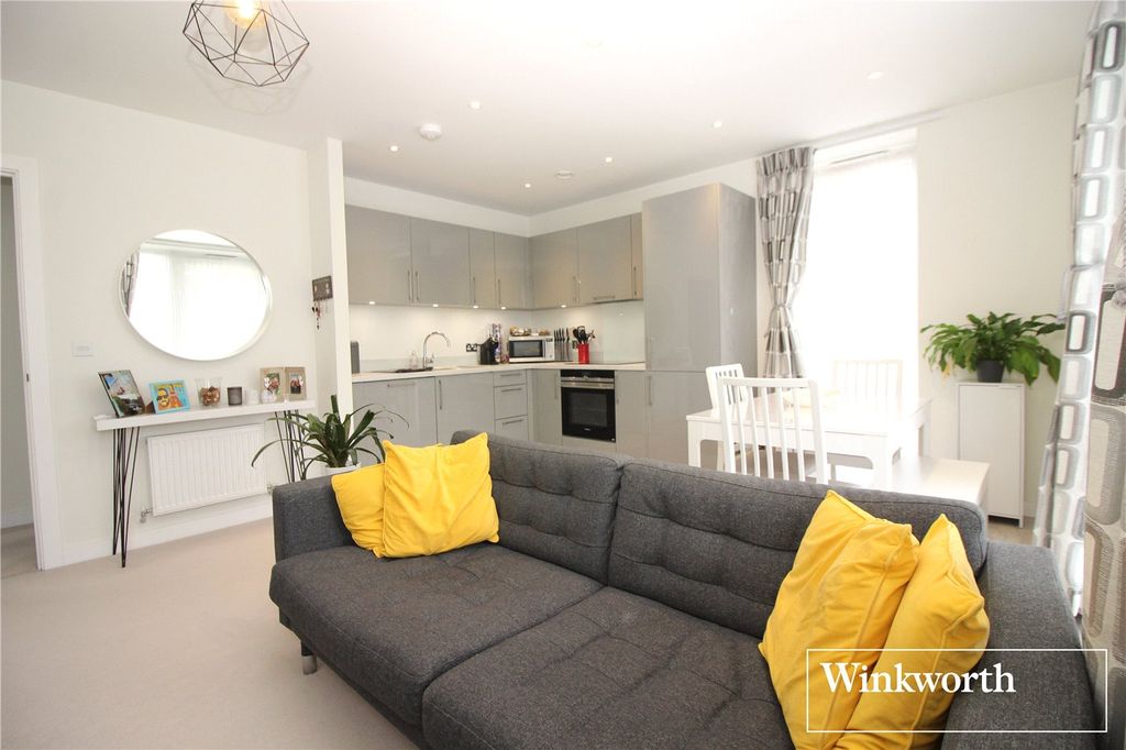 Additional image 2 of 2 bed flat for saleStation Road, Borehamwood, Hertfordshire WD6