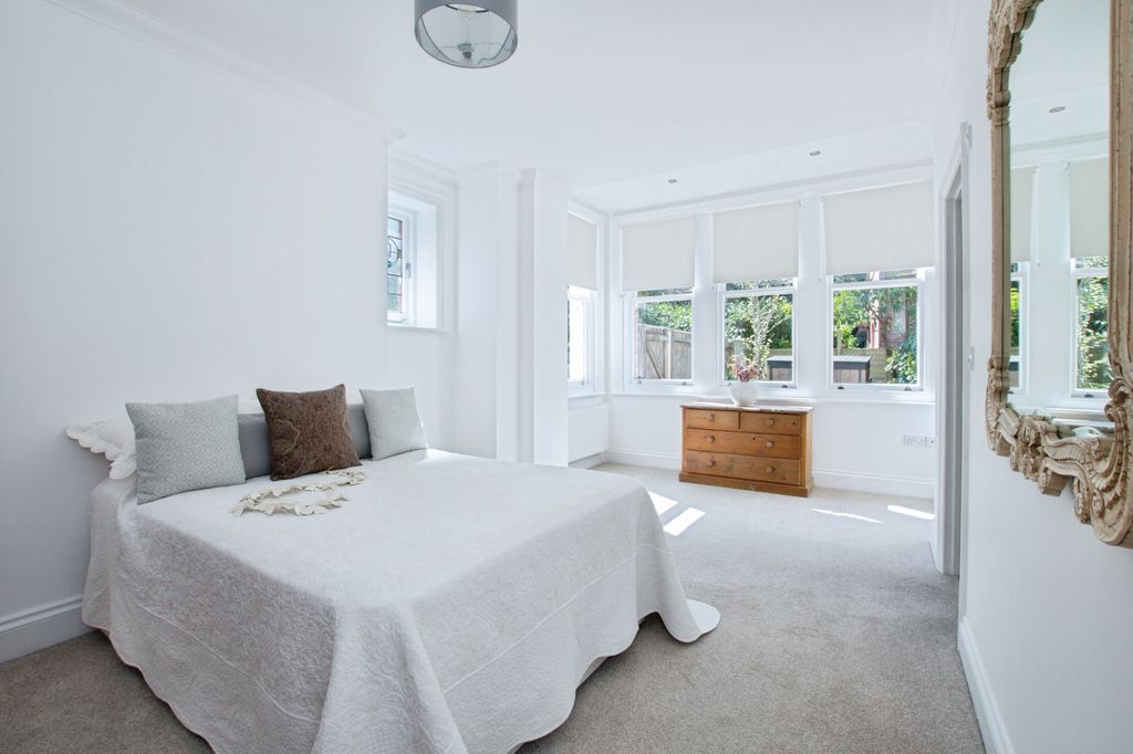 Additional image 10 of 2 bed flat for sale6 St. Anthonys Road, Bournemouth BH2