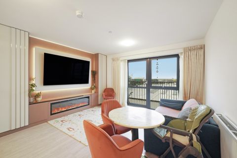 Farine Avenue, Hayes UB3