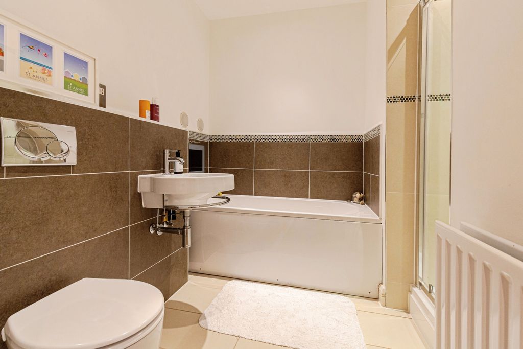 Additional image 20 of 2 bed flat for saleClifton Drive North, Lytham St. Annes FY8