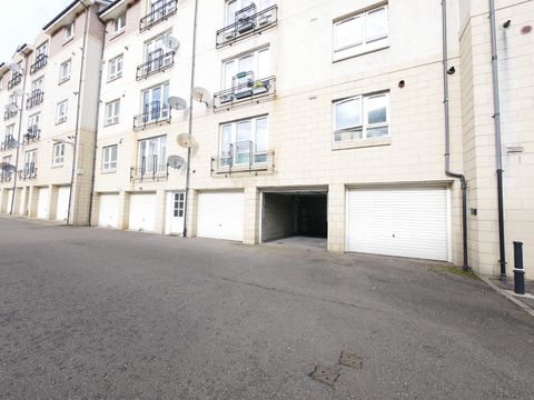 Lower London Road, Abbeyhill, Edinburgh EH7, Parking/garage to rent