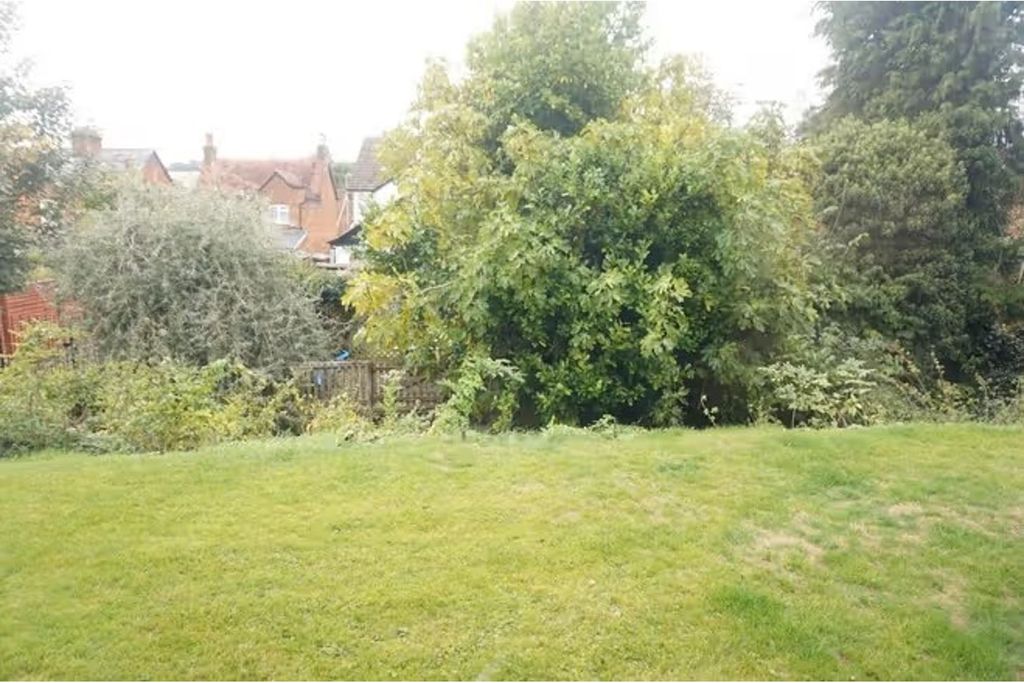 Additional image 2 of 2 bed flat for saleGroves Close, Bourne End SL8