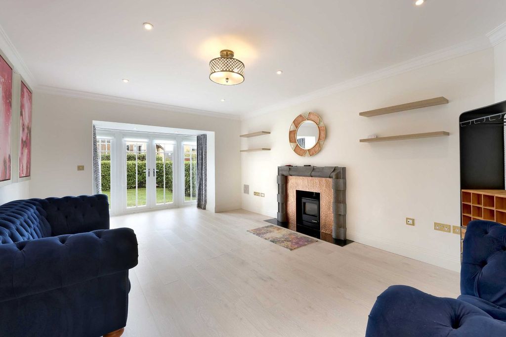 Additional image 4 of 2 bed flat for saleWillington Court, Station Road, Beaconsfield HP9
