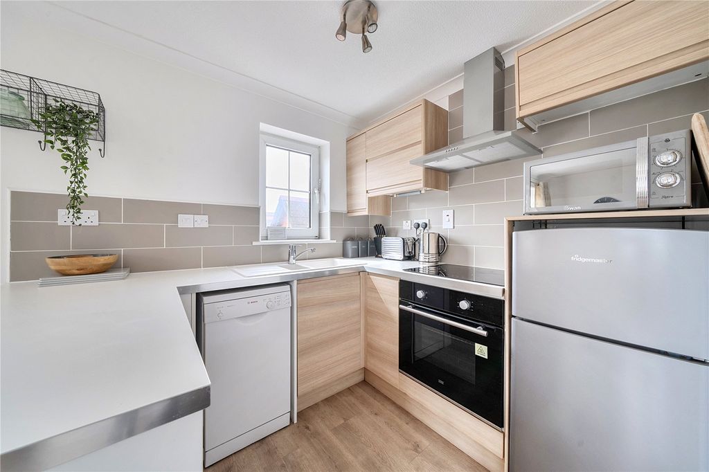 2 bed flat for saleBay View Road, Woolacombe, Devon EX34 photo 3