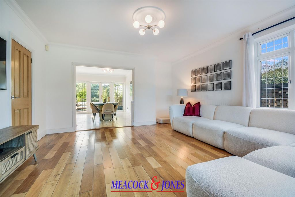 Additional image 6 of 5 bed detached house for saleMount Avenue, Hutton Mount, Brentwood CM13